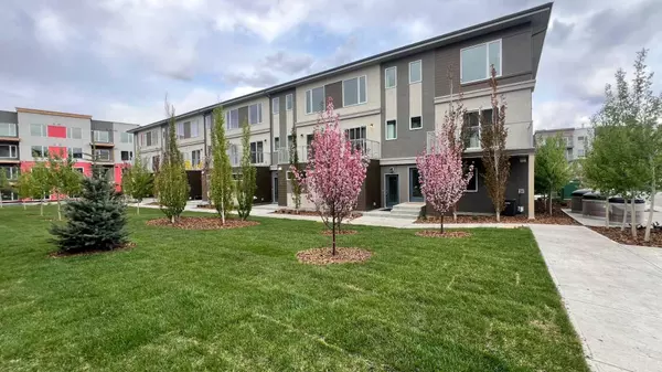 212 Shawnee SQ SW, Calgary, AB T2Y 0T7