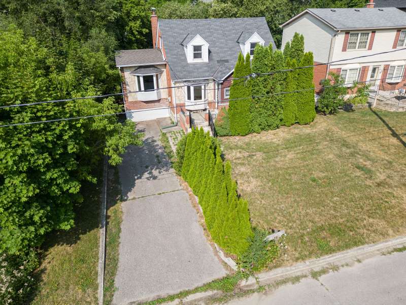 47 Dromore CRES, Toronto C07, ON M2R 2H4