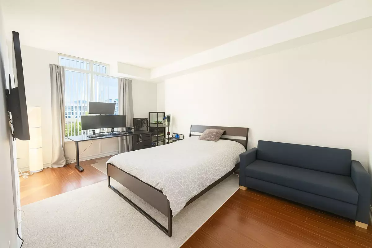 Toronto C14, ON M2N 6Y7,33 Empress AVE #PH506