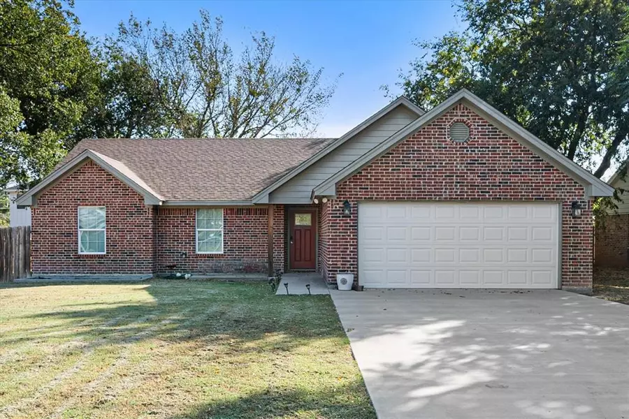 205 S Hitt Street, Boyd, TX 76023