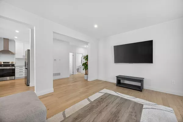 Springwater, ON L0L 1P0,76 Ritchie CRES
