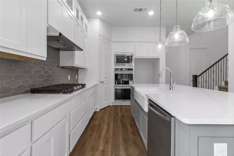 1801 Lambs Ear Lane, Aubrey, TX 76227