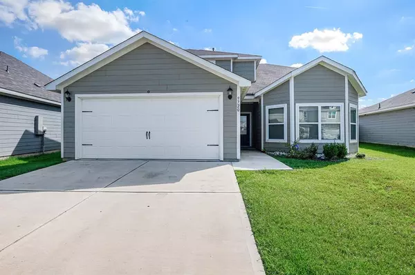 9720 Sierra Grande Drive, Fort Worth, TX 76140