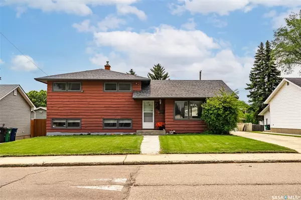 74 Howell AVENUE,  Saskatoon,  SK S7L 3T2