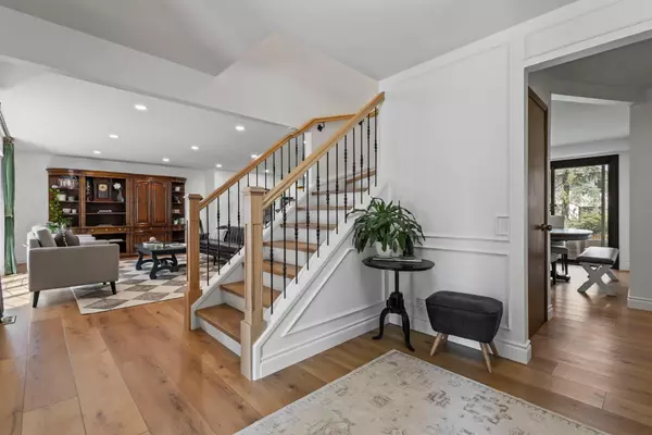 Calgary, AB T2V 3N6,20 Bay View DR Southwest