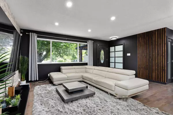 Calgary, AB T3E 5T4,6020 Lacombe WAY SW