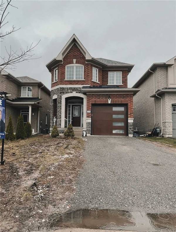 328 Rita's AVE, Newmarket, ON L3X 2N2