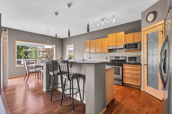Calgary, AB T3L0C7,40 Panamount CIR NW