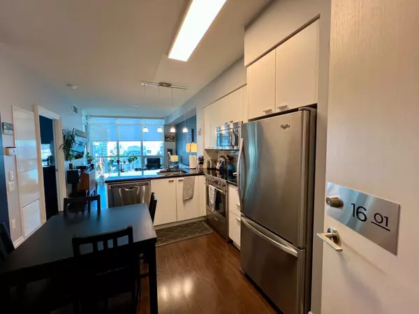 Toronto C10, ON M4P 0B9,30 Roehampton AVE #1601