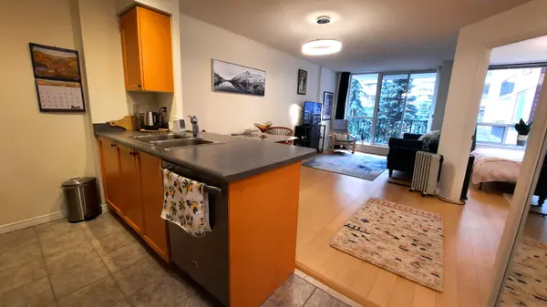 300 Balliol ST #315, Toronto C10, ON M4S 3G6