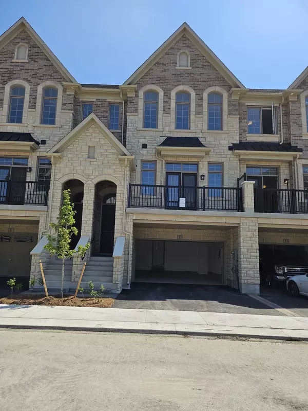 33 West Village LN, Markham, ON L6C 3L5