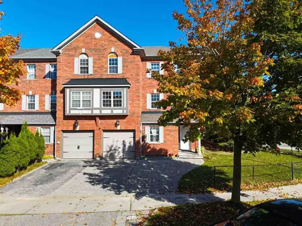 7 Hawtin LN, Aurora, ON L4G 7L4