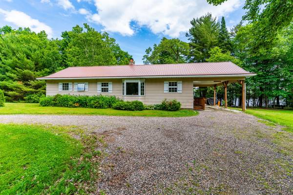 1230 North Shore RD, Algonquin Highlands, ON K0M 1S0