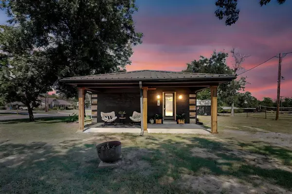304 Arcadia Road, Kemp, TX 75143