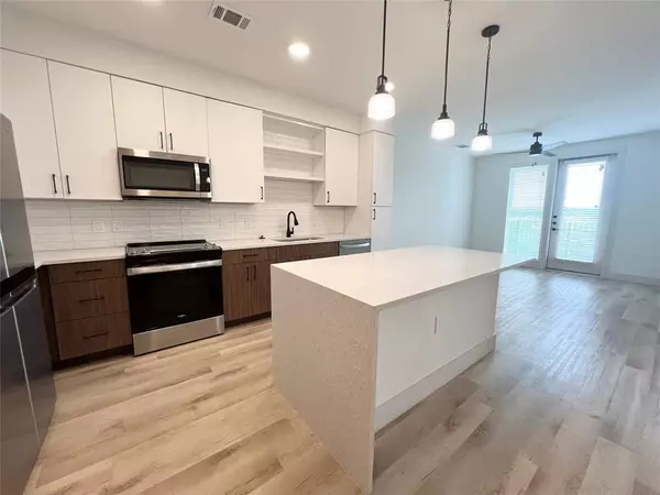 501 E College Street #1319, Lewisville, TX 75057