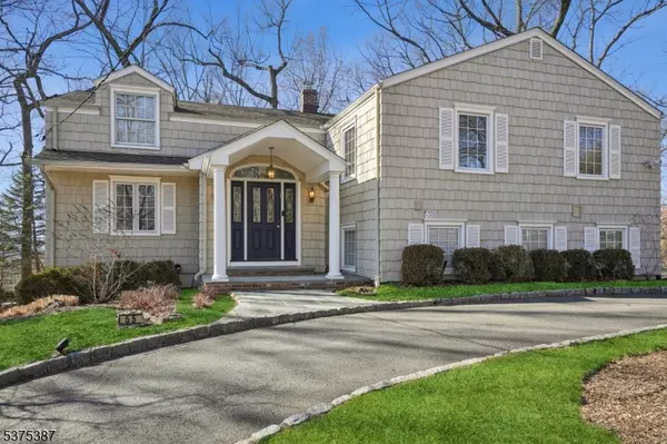 55 Rockledge Dr, Livingston Twp., NJ 07039