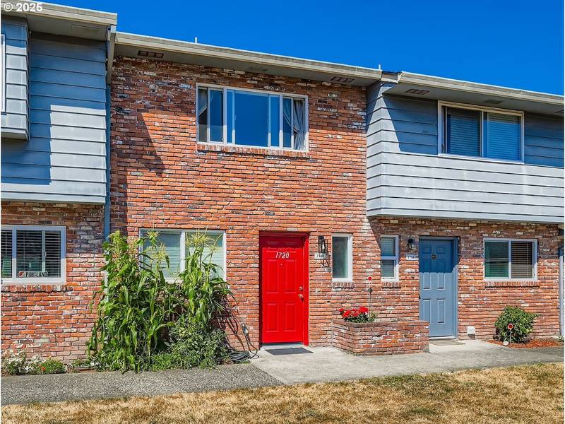 1720 NE HOGAN DR #104, Gresham, OR 97030