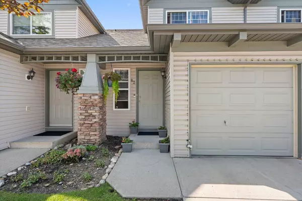 82 Everstone PL SW, Calgary, AB T2Y4H9
