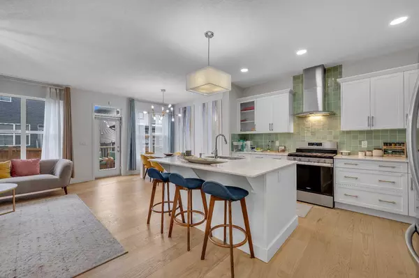 14 Ambleside Rise Northwest, Calgary, AB T3P 1S5