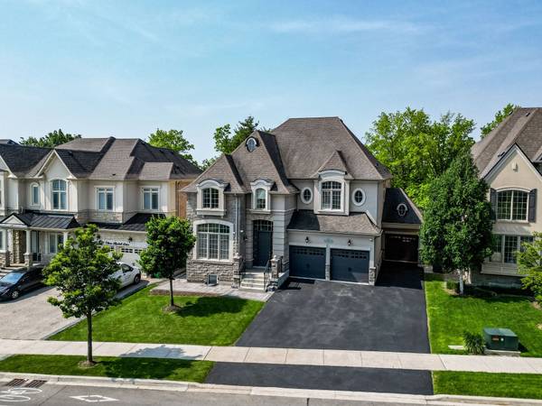 28 Elbern Markell DR W, Brampton, ON L6X 2X5