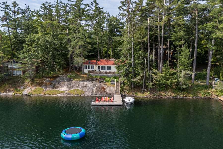 1029 Ridge RD, Muskoka Lakes, ON P0C 1M0