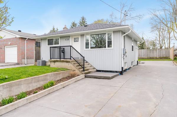 135 Gunn ST, Barrie, ON L4M 2H6
