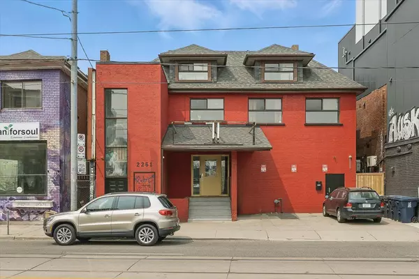 2261 Dundas ST W, Toronto W01, ON M6R 1X6