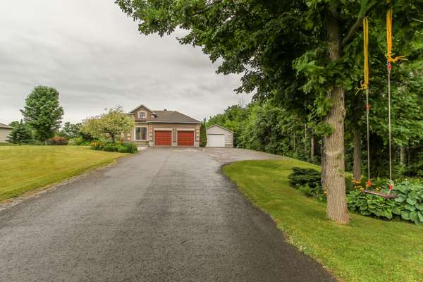208 Pine Ridge DR, Beckwith, ON K7C 3P2