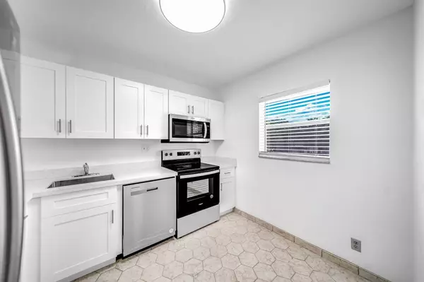Tamarac, FL 33321,8320 Sands Point Blvd #208M