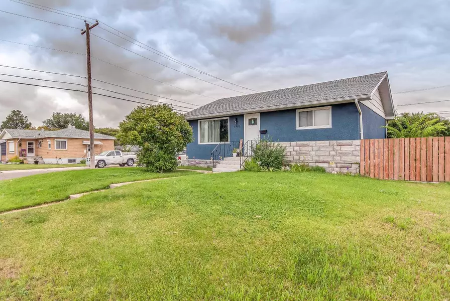 1901 17 AVE SE, Medicine Hat, AB T1A3V3