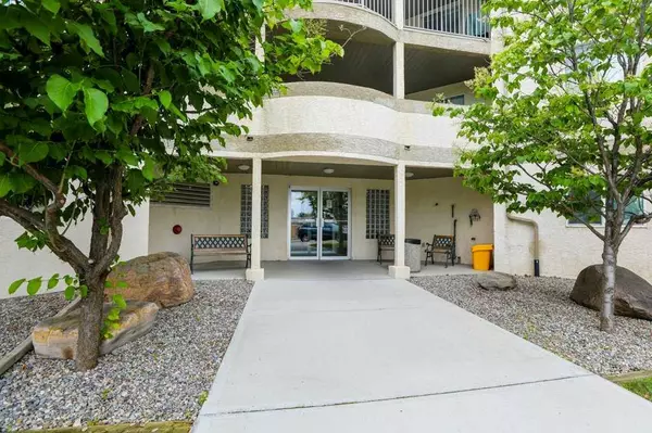 Lethbridge, AB T1K7G6,485 Red Crow BLVD W #316