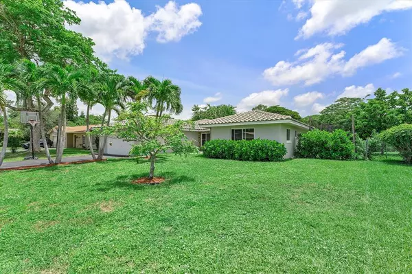 2757 NW 83rd Ter, Coral Springs, FL 33065