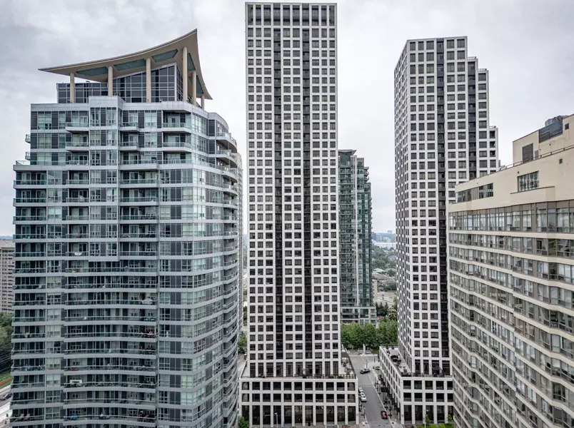 30 Elm DR W #809, Mississauga, ON L5B 1L9