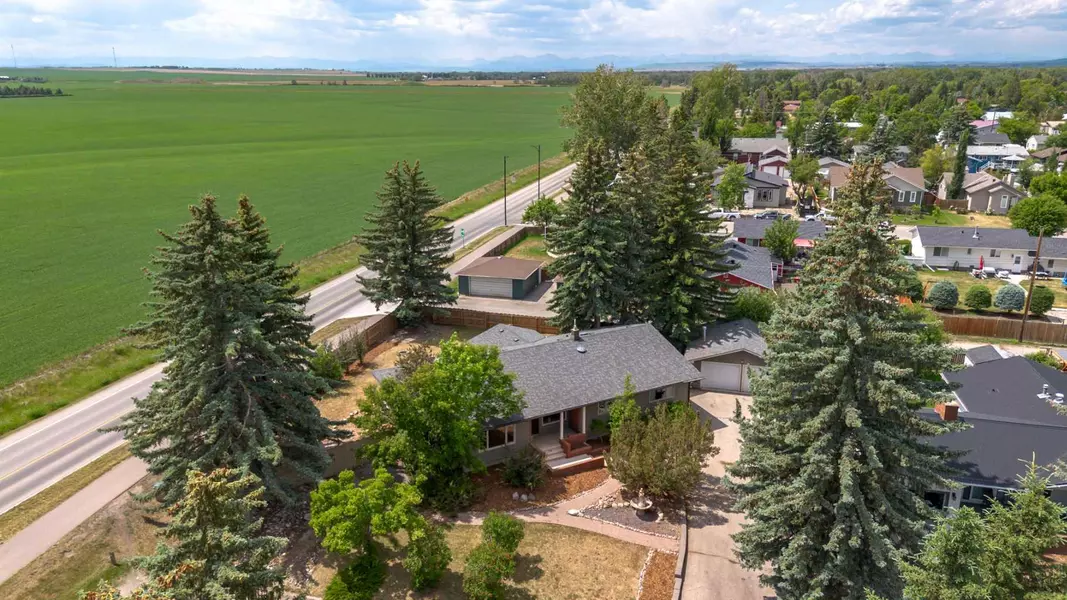 1025 5 ST SW, High River, AB T1V 1A8