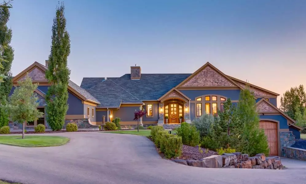 12 Grandview Rise SW, Rural Rocky View County, AB T3Z 0A8