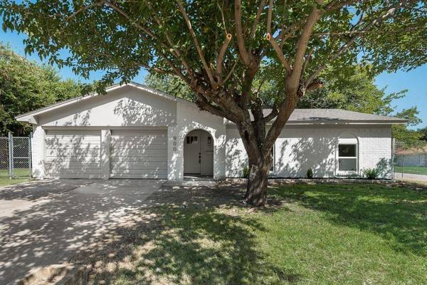 900 Vaughn Drive, Burleson, TX 76028