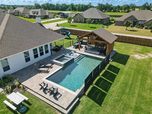 403 Water Fall Lane,  Nevada,  TX 75173