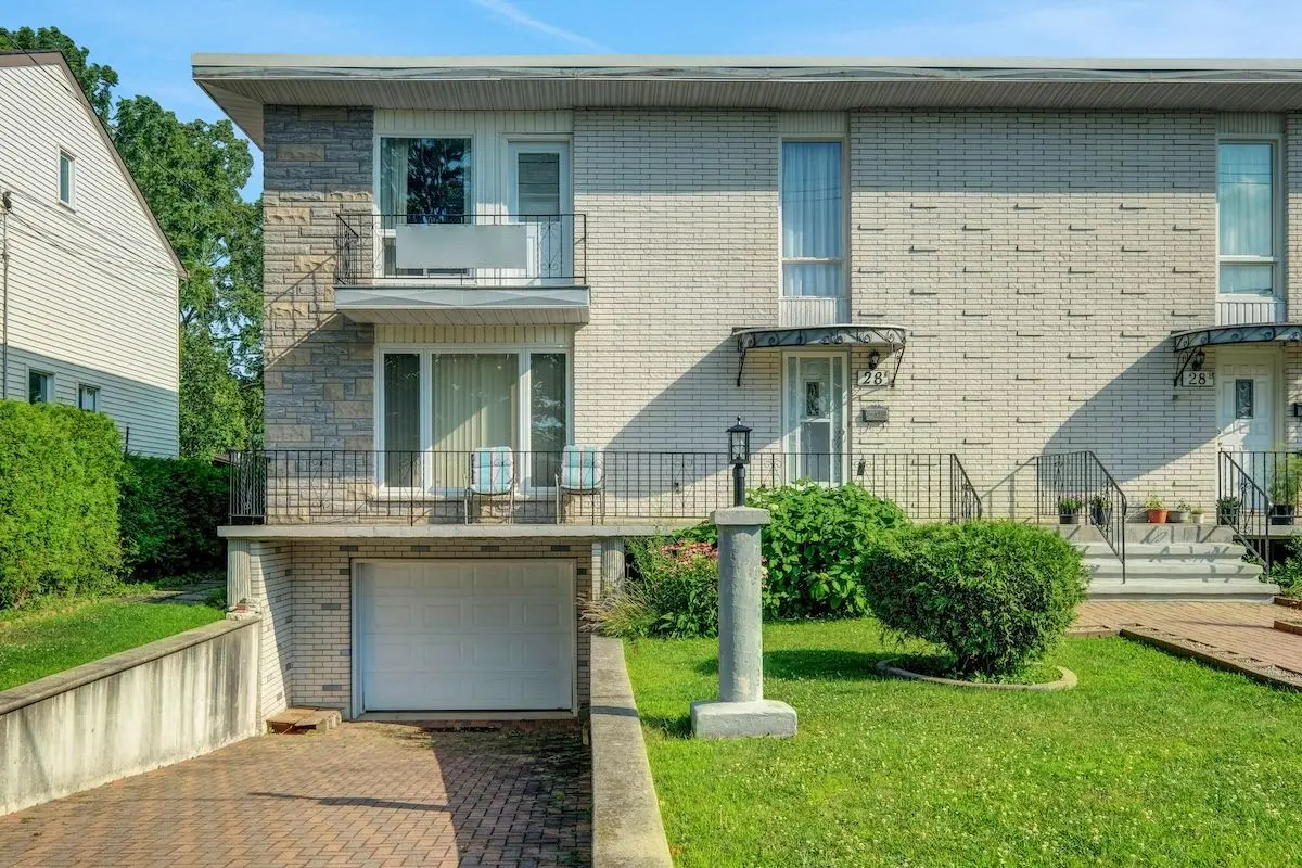 Cityview - Parkwoods Hills - Rideau Shore, ON K2E 6N3,28A Ashburn DR