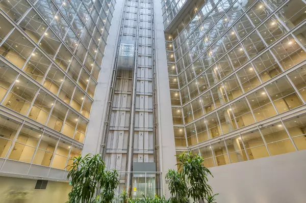 Toronto C01, ON M5V 3N2,650 Queens Quay W #1709