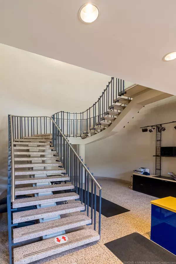 Hamilton, ON L8S 4P9,875 Main ST W #L3 01