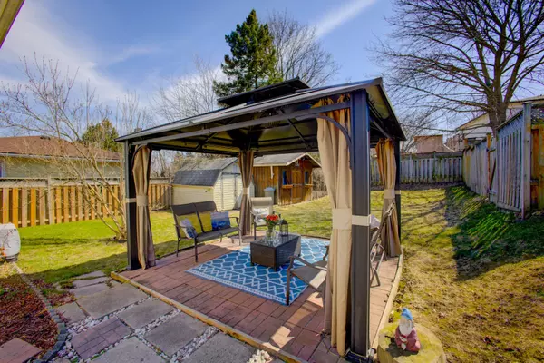 Kitchener, ON N2M 2E6,173 Hazelglen DR