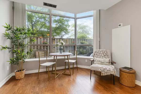 Burlington, ON L7S 2J9,1276 Maple Crossing BLVD #106