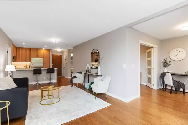 Burlington, ON L7S 2J9,1276 Maple Crossing BLVD #106