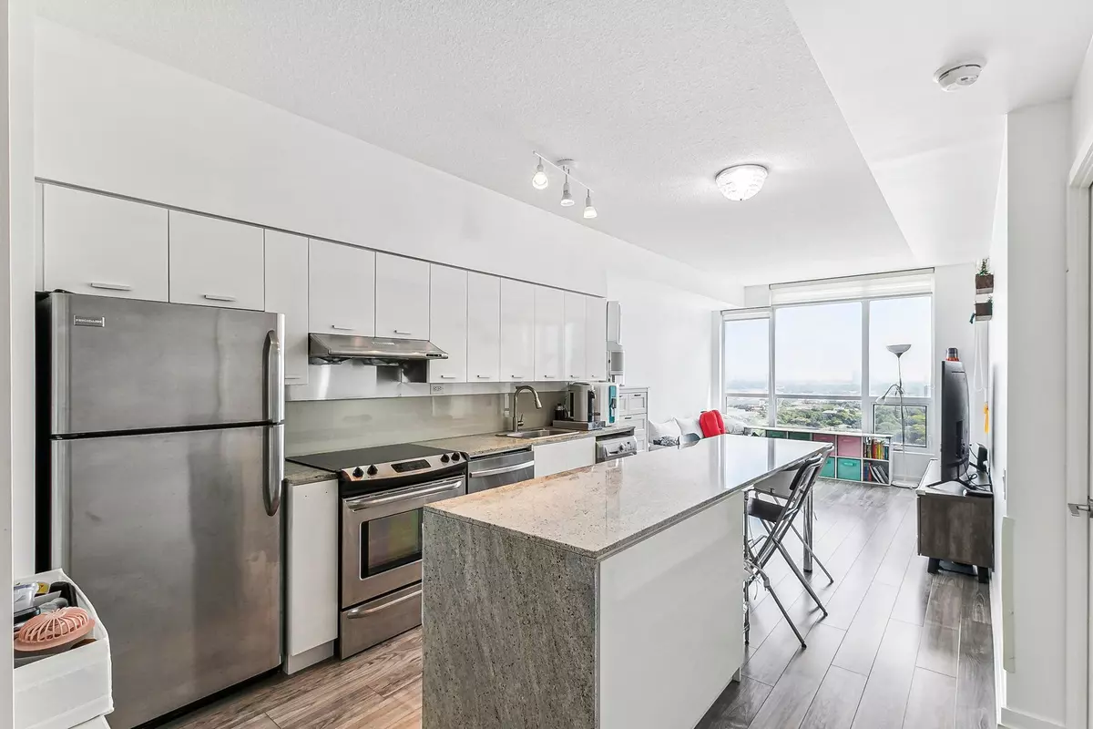 Toronto C15, ON M2K 0B4,33 Singer CT #3010