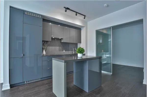 7 Grenville ST #715, Toronto C01, ON M4Y 0E9