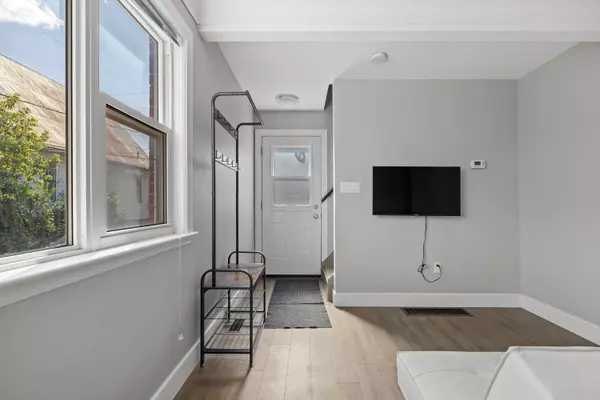 Kingston, ON K7K 1L7,275 Raglan RD N