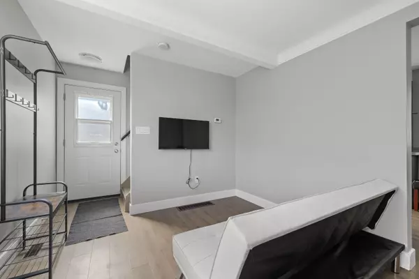 Kingston, ON K7K 1L7,275 Raglan RD N