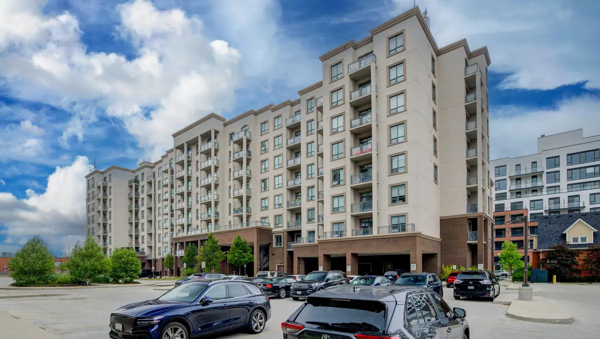 Oakville, ON L6M 4J2,2486 Old Bronte RD #720