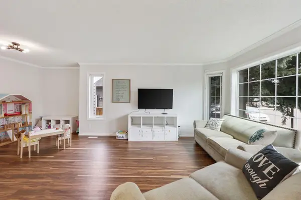 320 Meadowbrook Bay SE, Airdrie, AB T4A 2B2