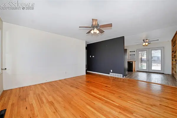 1822 N Circle DR, Colorado Springs, CO 80909